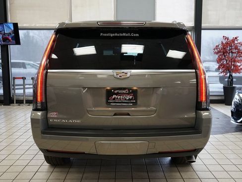 Used 2017 Cadillac Escalade Platinum image 20