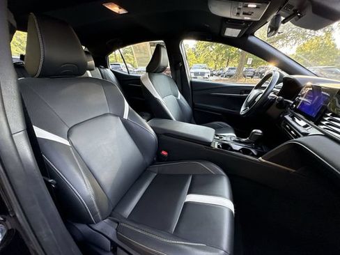 Used 2025 Toyota Camry SE FWD image 27