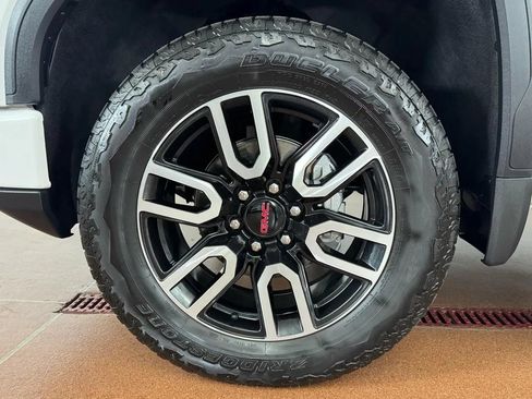 Used 2024 GMC Sierra 1500 AT4 w/ Technology Package AWD/4WD image 9