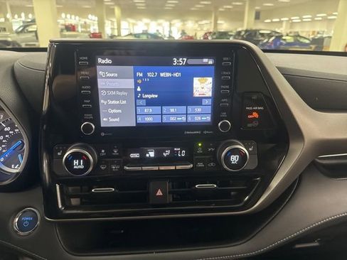 Used 2022 Toyota Highlander XLE image 32
