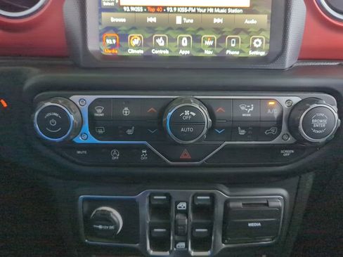 Used 2020 Jeep Wrangler Unlimited Rubicon w/ Dual Top Group AWD/4WD image 20