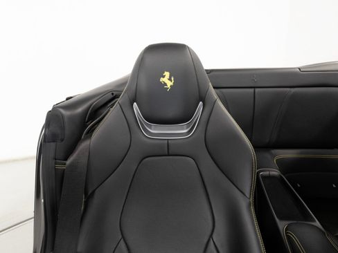 Used 2020 Ferrari Portofino RWD image 56