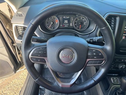 Used 2021 Jeep Cherokee Latitude Plus image 17