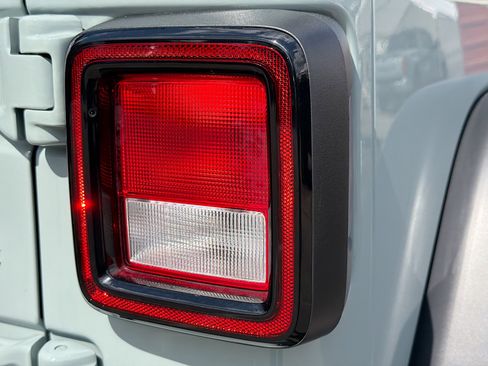 Used 2024 Jeep Wrangler Willys image 10