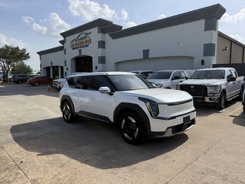 Used 2024 Kia EV9 Light Long Range RWD image 44