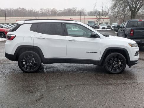 New 2026 Jeep Compass Latitude image 2