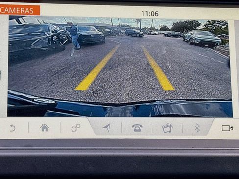 Used 2019 Land Rover Discovery SE AWD/4WD image 14