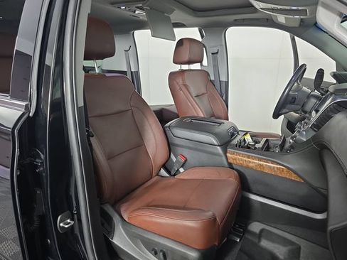 Used 2019 Chevrolet Suburban Premier w/ Premier Plus Edition AWD/4WD image 24