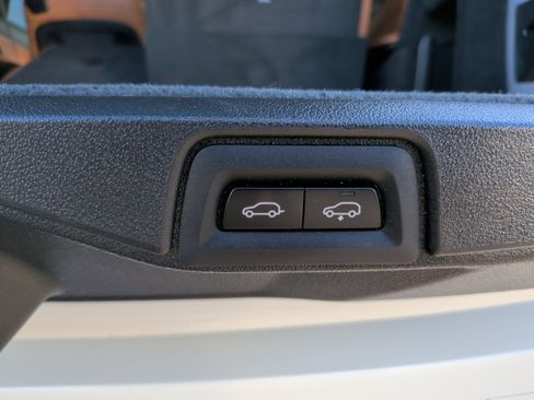 Used 2023 BMW X7 xDrive40i w/ Premium Package image 46