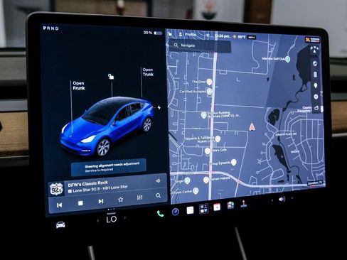 Used 2021 Tesla Model Y Long Range AWD/4WD image 24