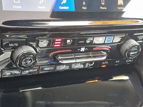 Used 2023 Jeep Grand Cherokee 30th Anniversary image 16