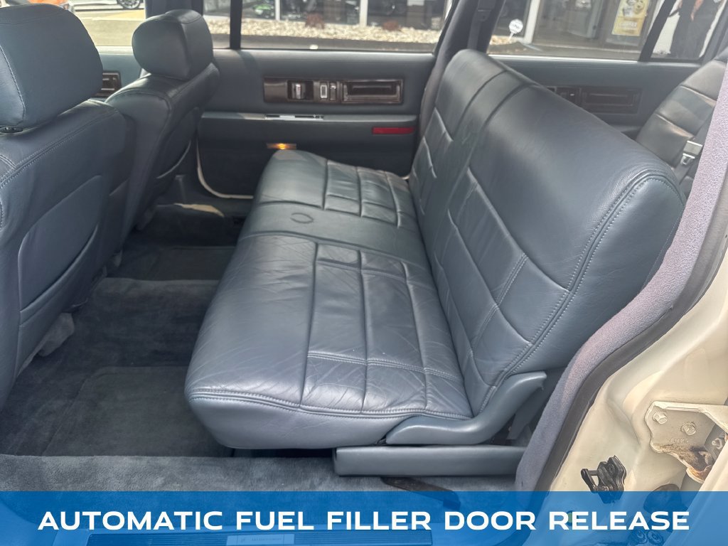 Used 1995 Cadillac Fleetwood Brougham RWD image 21
