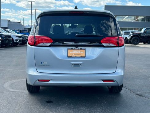 Used 2023 Chrysler Voyager LX FWD image 6