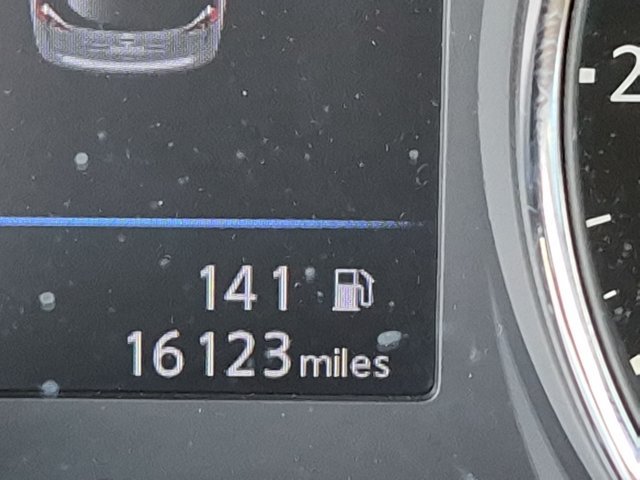 Used 2019 Nissan Rogue SV w/ Premium Package FWD image 11