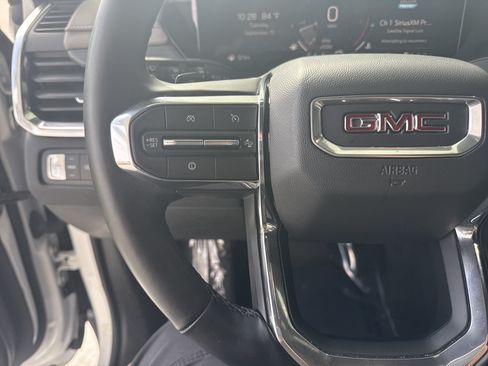 Used 2026 GMC Acadia Elevation w/ Elevation Premium Package FWD image 18
