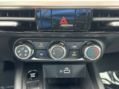Used 2025 Nissan Kicks S AWD/4WD image 33