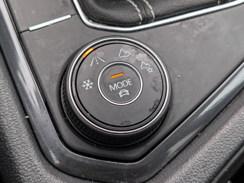 Used 2022 Volkswagen Tiguan SE R-Line AWD/4WD image 30