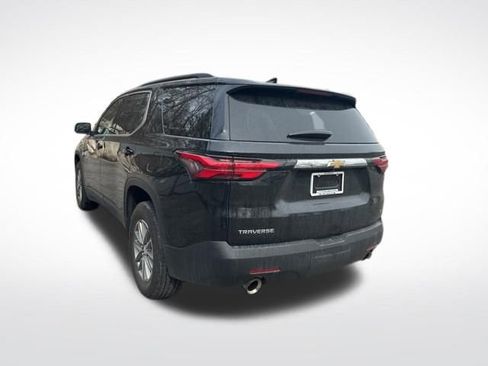 Used 2023 Chevrolet Traverse LT image 3
