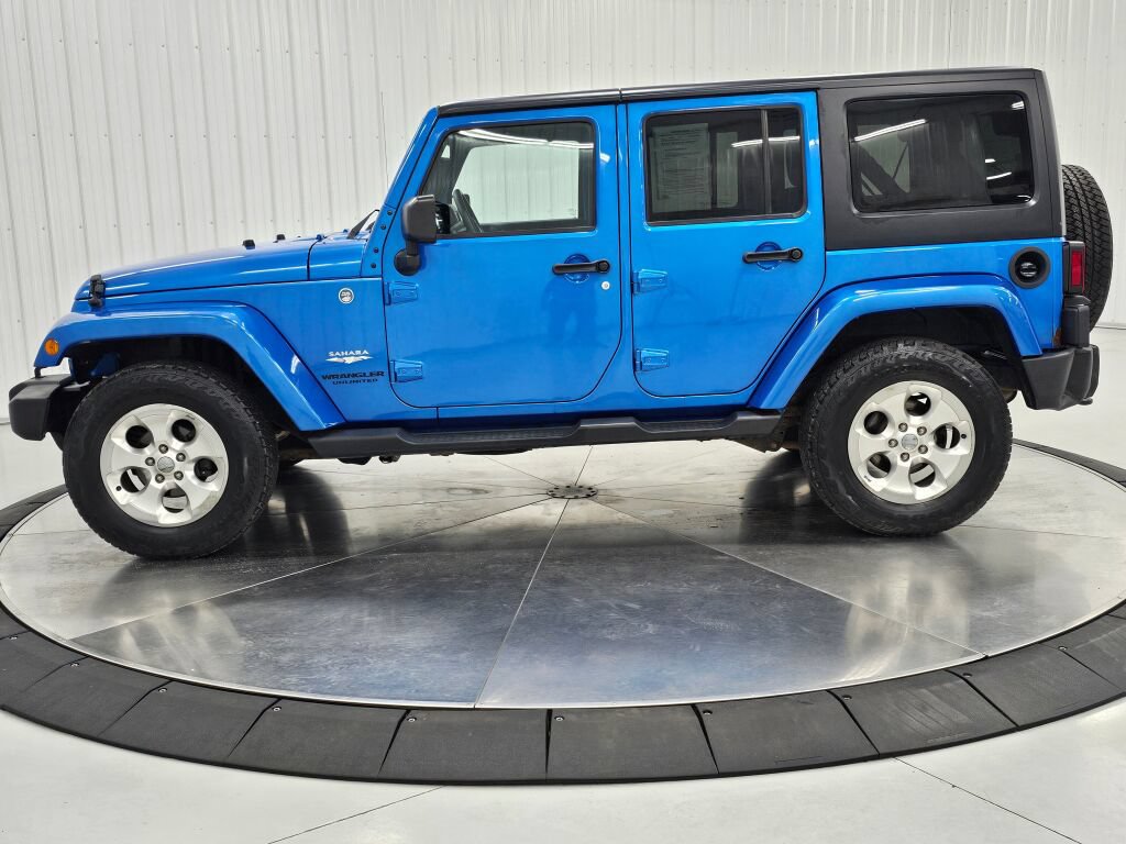 Used 2015 Jeep Wrangler Unlimited Sahara w/ Connectivity Group AWD/4WD image 2