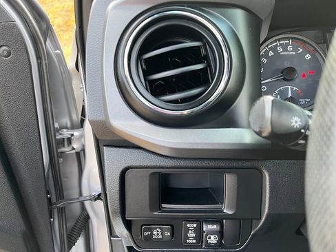 Used 2017 Toyota Tacoma TRD Off-Road image 11