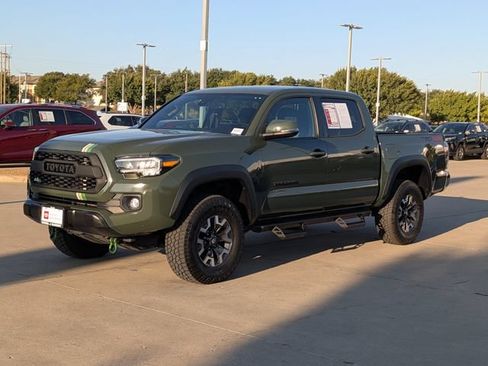 Certified 2022 Toyota Tacoma TRD Off-Road AWD/4WD image 9