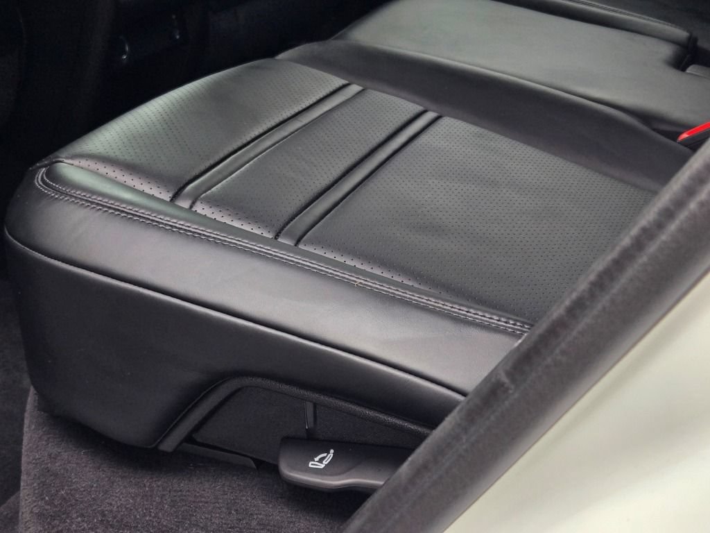 Used 2023 Porsche Cayenne Platinum Edition AWD/4WD image 25