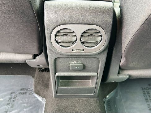 Used 2017 Volkswagen Tiguan Limited image 19