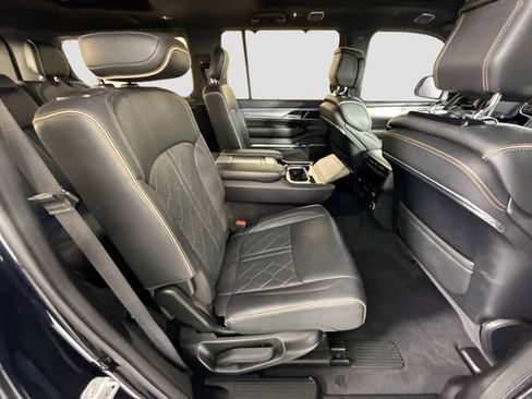 Used 2023 Jeep Grand Wagoneer Series III AWD/4WD image 29