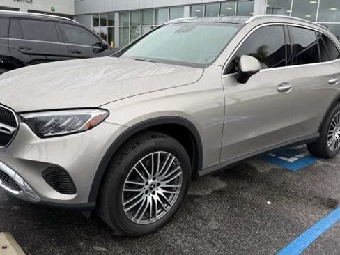 Used 2024 Mercedes-Benz GLC 300 4MATIC image 4