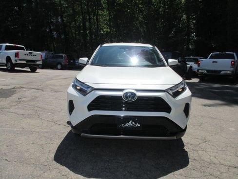 Used 2022 Toyota RAV4 SE w/ SE Grade Weather Package AWD/4WD image 2