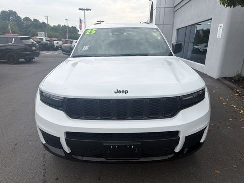 Certified 2025 Jeep Grand Cherokee L Altitude AWD/4WD image 9