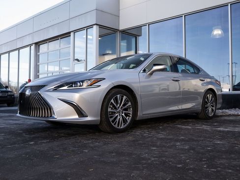 Used 2020 Lexus ES 300h w/ Premium Package image 3