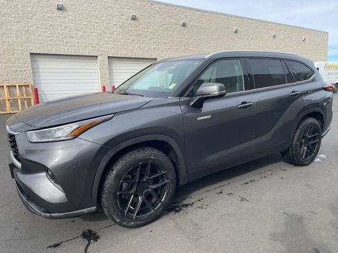 Used 2020 Toyota Highlander XLE image 4