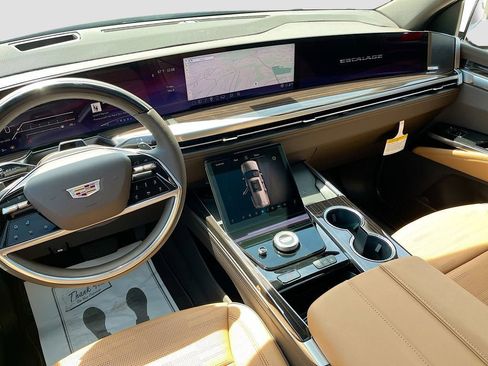 New 2026 Cadillac Escalade ESV Luxury w/ LPO, Radiant Package AWD/4WD image 30