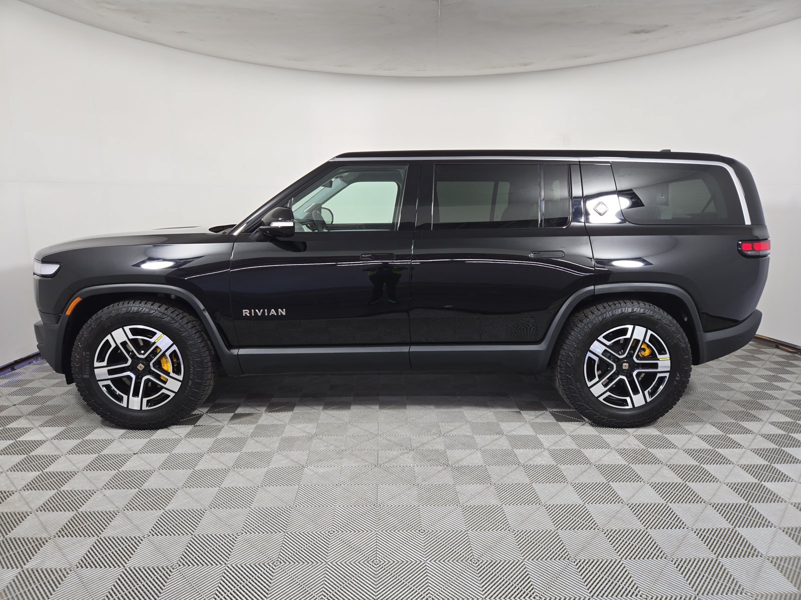 Used 2023 Rivian R1S Adventure Quad AWD/4WD image 2
