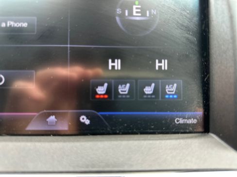 Used 2013 Lincoln MKS image 31