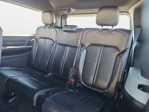 Used 2024 Jeep Wagoneer Series II w/ Flexible Seating Group AWD/4WD image 21