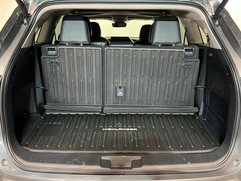 Used 2025 Toyota Highlander XLE image 23