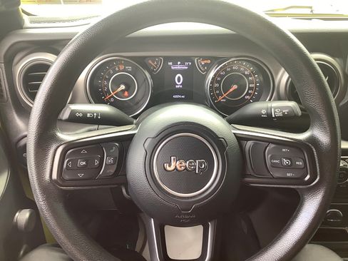 Certified 2022 Jeep Wrangler Sport AWD/4WD image 9