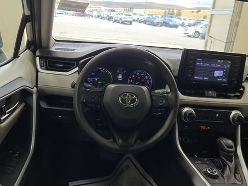 Used 2020 Toyota RAV4 XLE AWD/4WD image 9