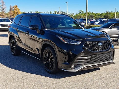 Used 2023 Toyota Highlander XSE image 2