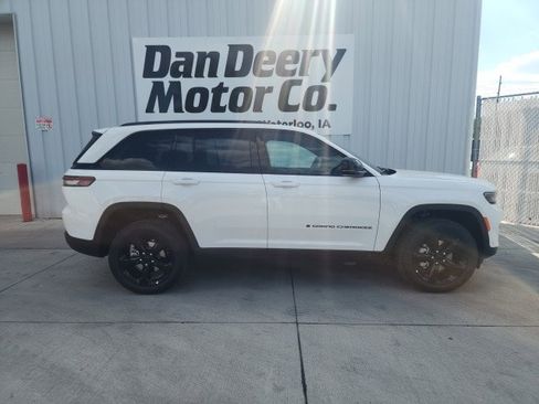 New 2025 Jeep Grand Cherokee Limited w/ Luxury Tech Group II image 13