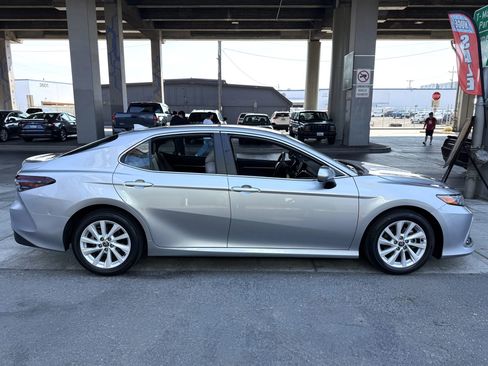 Used 2022 Toyota Camry LE image 4