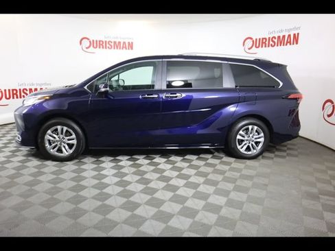 Used 2025 Toyota Sienna Limited AWD/4WD image 14