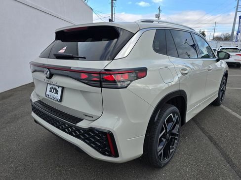 New 2026 Volkswagen Tiguan SEL R-Line image 4