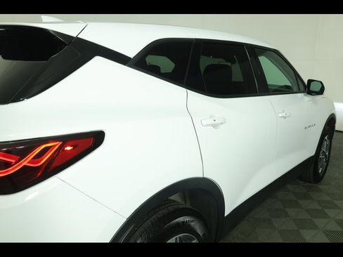 Used 2025 Chevrolet Blazer LT AWD/4WD image 16