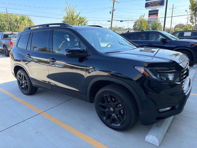 Used 2025 Honda Passport Black Edition image 3