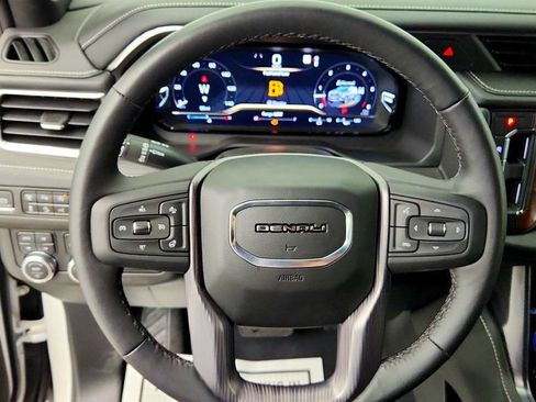 Used 2023 GMC Yukon Denali Ultimate AWD/4WD image 13