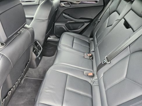 Certified 2026 Porsche Macan image 28