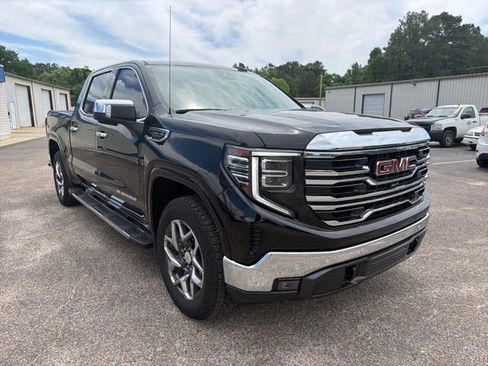 Used 2024 GMC Sierra 1500 SLT w/ SLT Premium Plus Package AWD/4WD image 4